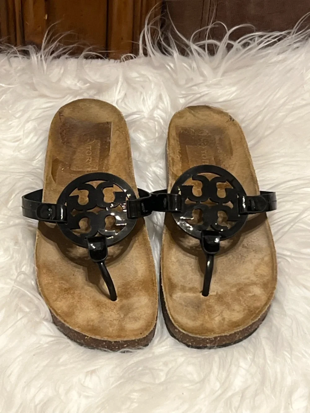 TORY BURCH Miller Cloud Patent Leather Logo Thong Sandals women’s size 9.5